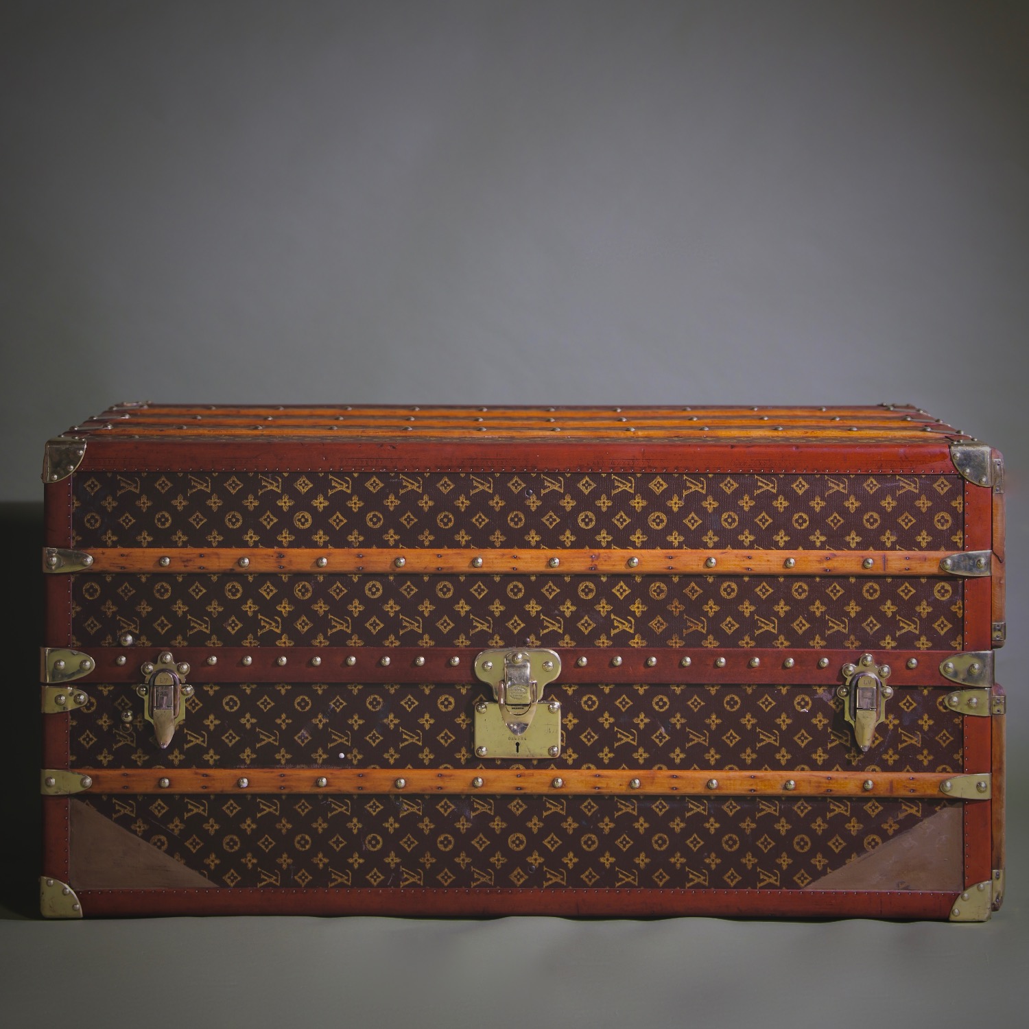 the-well-traveled-trunk-louis-vuitton-thumbnail-product-5813