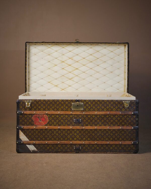 the-well-traveled-trunk-louis-vuitton-thumbnail-product-5821-2