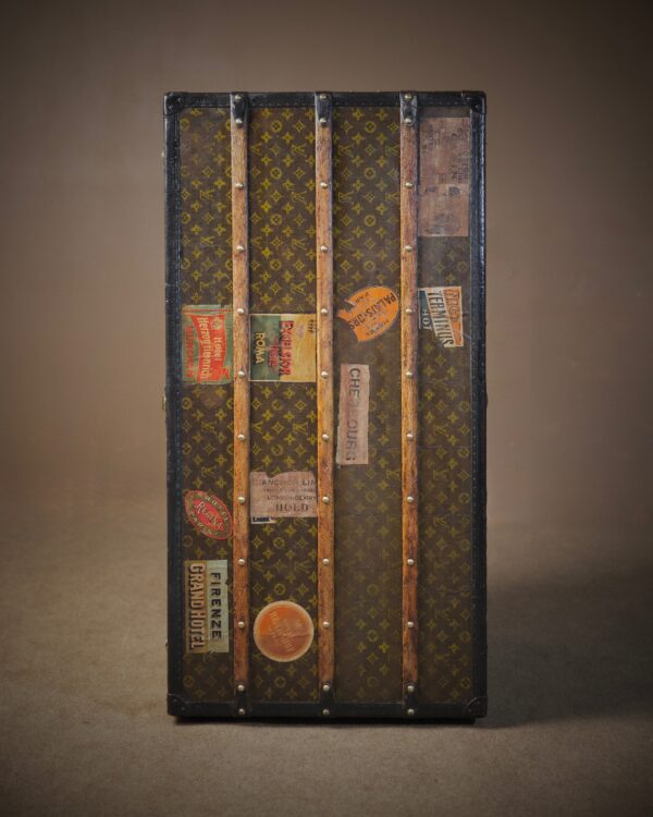 the-well-traveled-trunk-louis-vuitton-thumbnail-product-5821-3