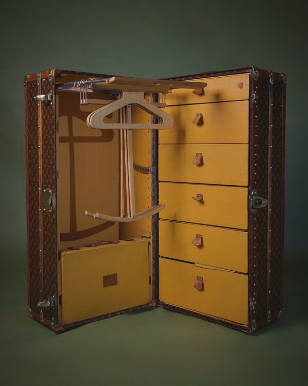 the-well-traveled-trunk-louis-vuitton-thumbnail-product-5823-2