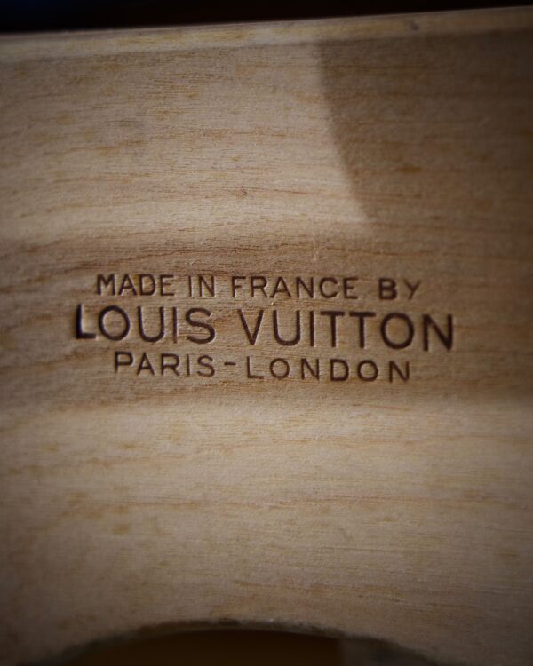 the-well-traveled-trunk-louis-vuitton-thumbnail-product-5823-6