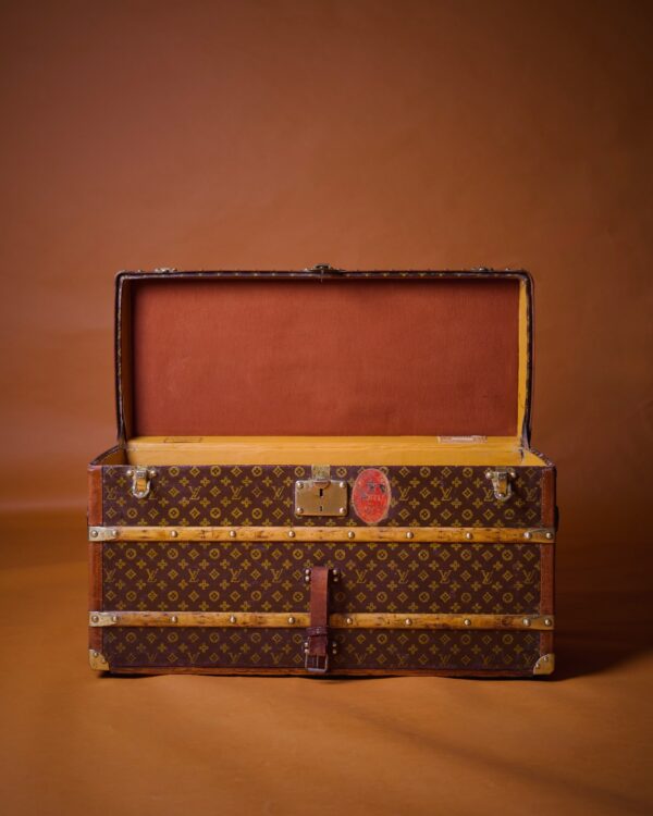 the-well-traveled-trunk-louis-vuitton-thumbnail-product-5825-2