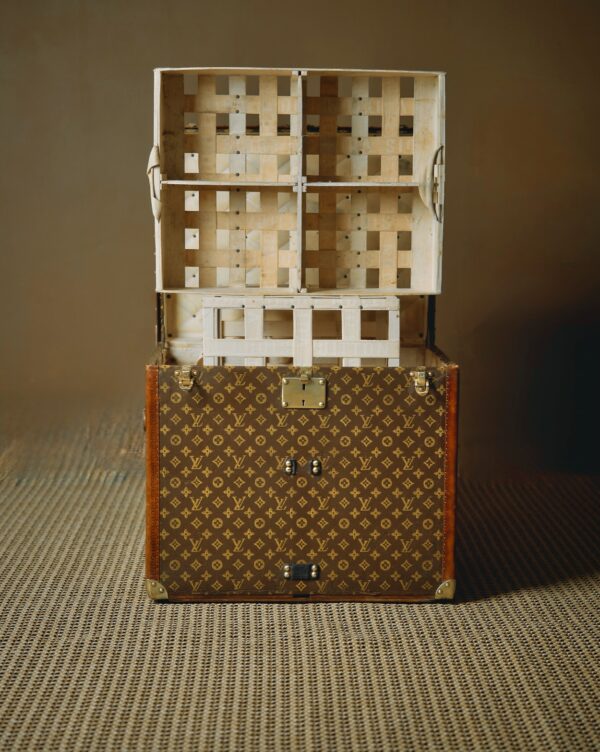the-well-traveled-trunk-louis-vuitton-thumbnail-product-5826-3