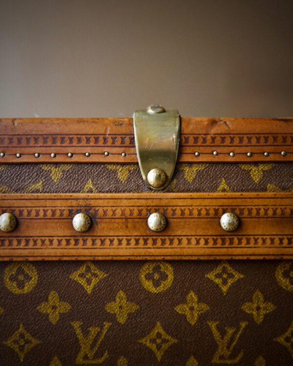 the-well-traveled-trunk-louis-vuitton-thumbnail-product-5827-5