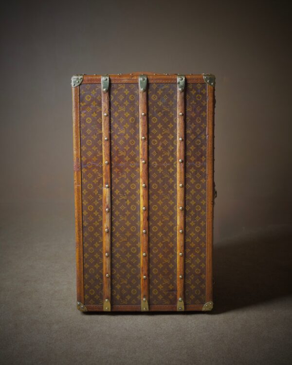 the-well-traveled-trunk-louis-vuitton-thumbnail-product-5827-9-2-2