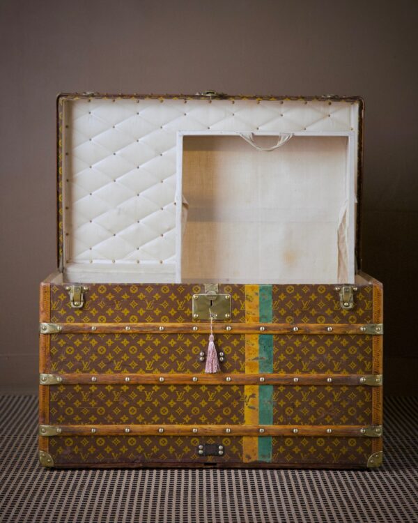 he-well-traveled-trunk-louis-vuitton-thumbnail-product-5835-3