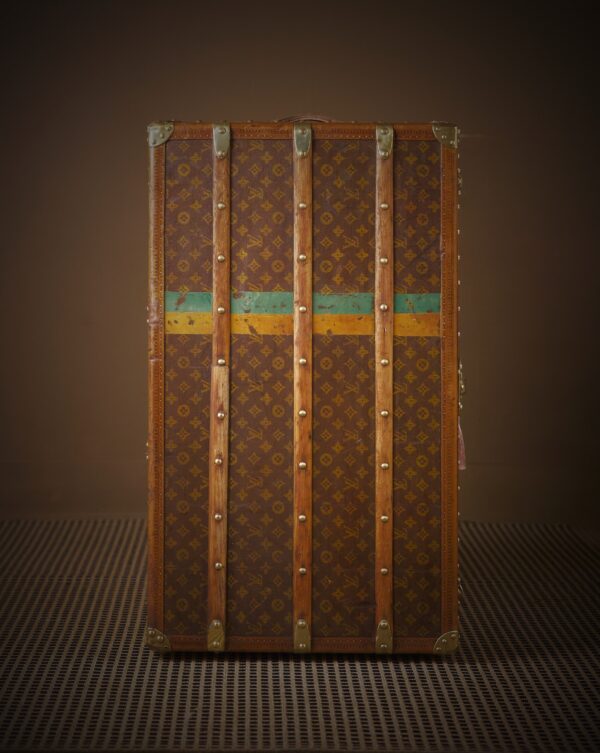 he-well-traveled-trunk-louis-vuitton-thumbnail-product-5835-4