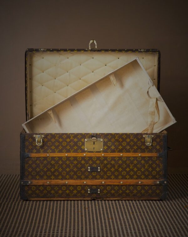 the-well-traveled-trunk-louis-vuitton-thumbnail-product-5831-2