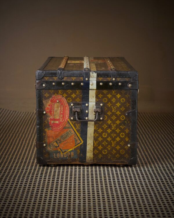 the-well-traveled-trunk-louis-vuitton-thumbnail-product-5831-4