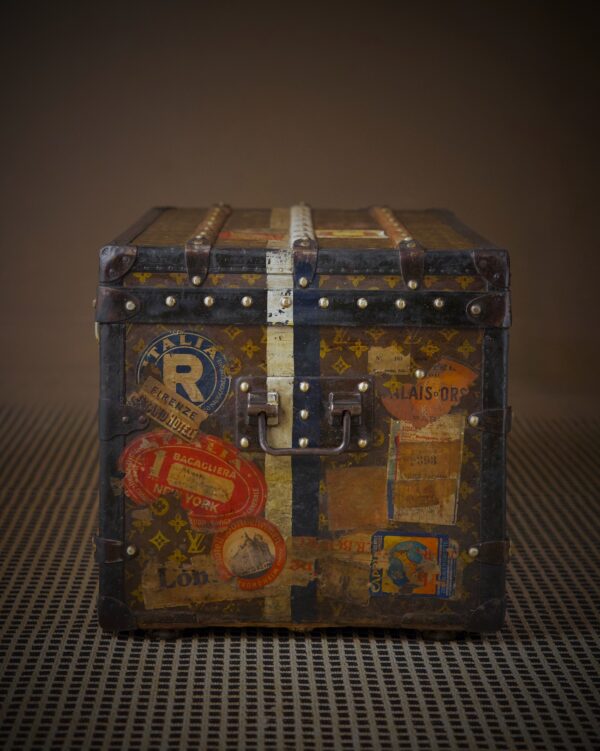 the-well-traveled-trunk-louis-vuitton-thumbnail-product-5831-5