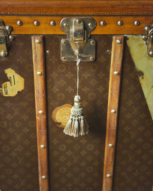 the-well-traveled-trunk-louis-vuitton-thumbnail-product-5836-4
