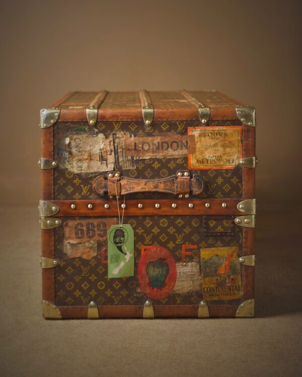 the-well-traveled-trunk-louis-vuitton-thumbnail-product-5837-3