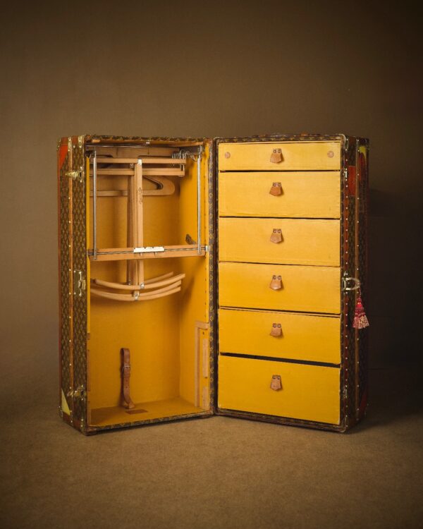 the-well-traveled-trunk-louis-vuitton-thumbnail-product-5837-5