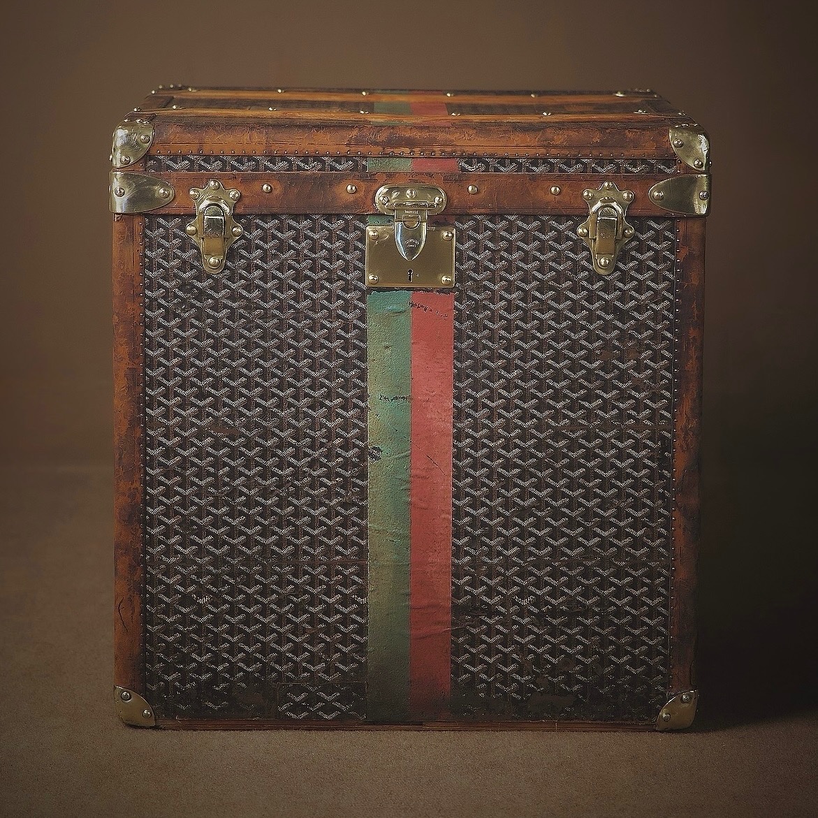 the-well-traveled-trunk-goyard-thumbnail-product-5846
