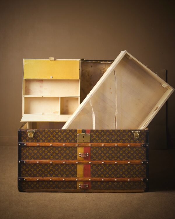 the-well-traveled-trunk-louis-vuitton-thumbnail-product-5845-3