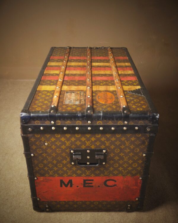 the-well-traveled-trunk-louis-vuitton-thumbnail-product-5845-4