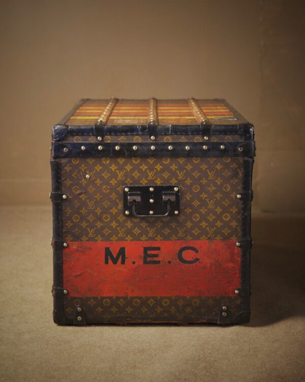 the-well-traveled-trunk-louis-vuitton-thumbnail-product-5845-5