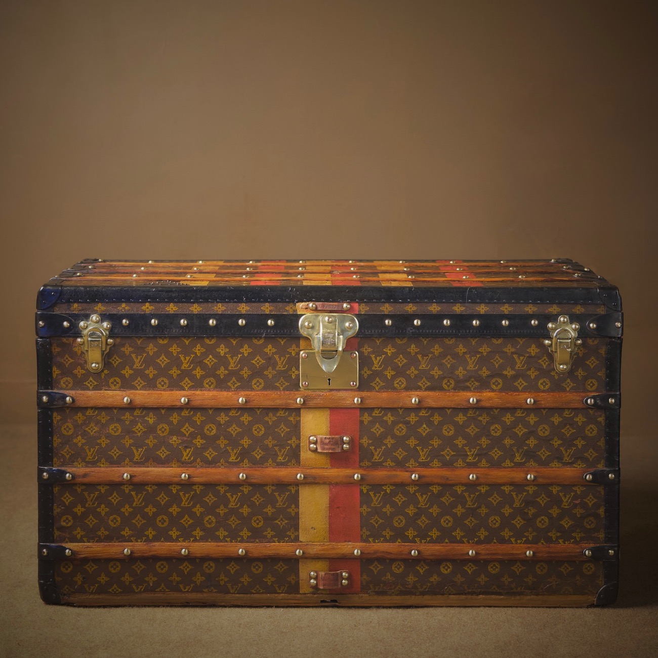 the-well-traveled-trunk-louis-vuitton-thumbnail-product-5845