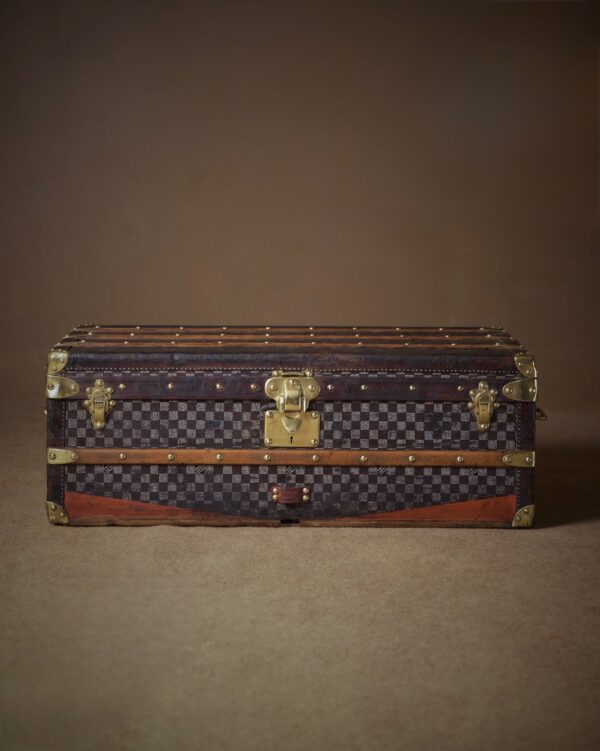 the-well-traveled-trunk-louis-vuitton-thumbnail-product-5853-1
