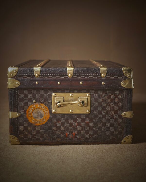 the-well-traveled-trunk-louis-vuitton-thumbnail-product-5853-3