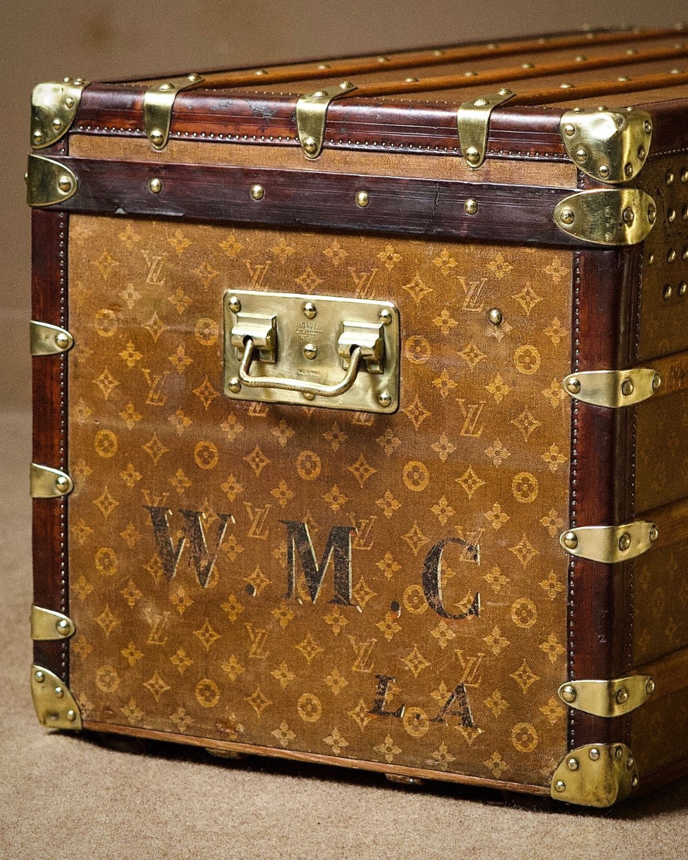 the-well-traveled-trunk-louis-vuitton-thumbnail-product-5856_4