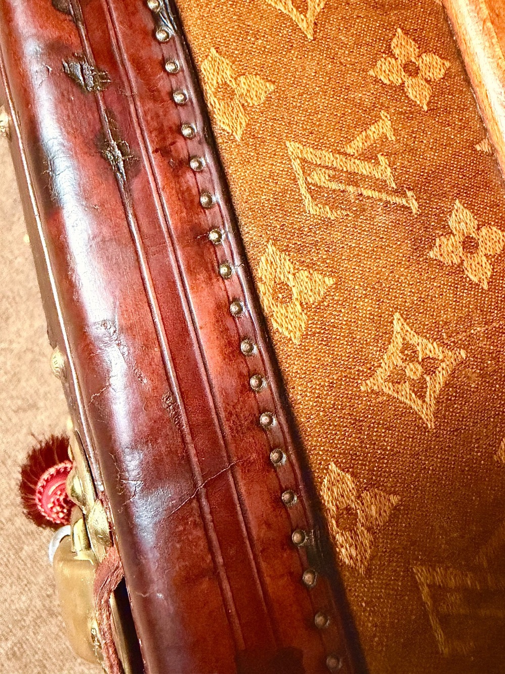 the-well-traveled-trunk-louis-vuitton-thumbnail-product-5856_6