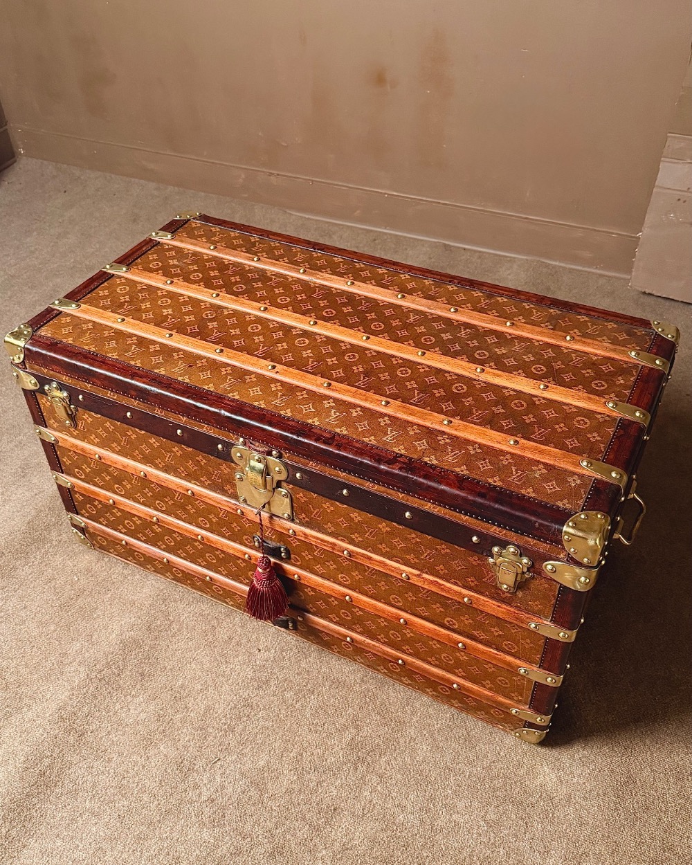 the-well-traveled-trunk-louis-vuitton-thumbnail-product-5856_8