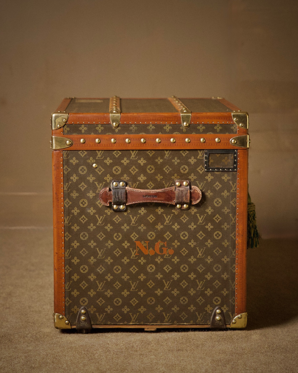 the-well-traveled-trunk-louis-vuitton-thumbnail-product-5857_4